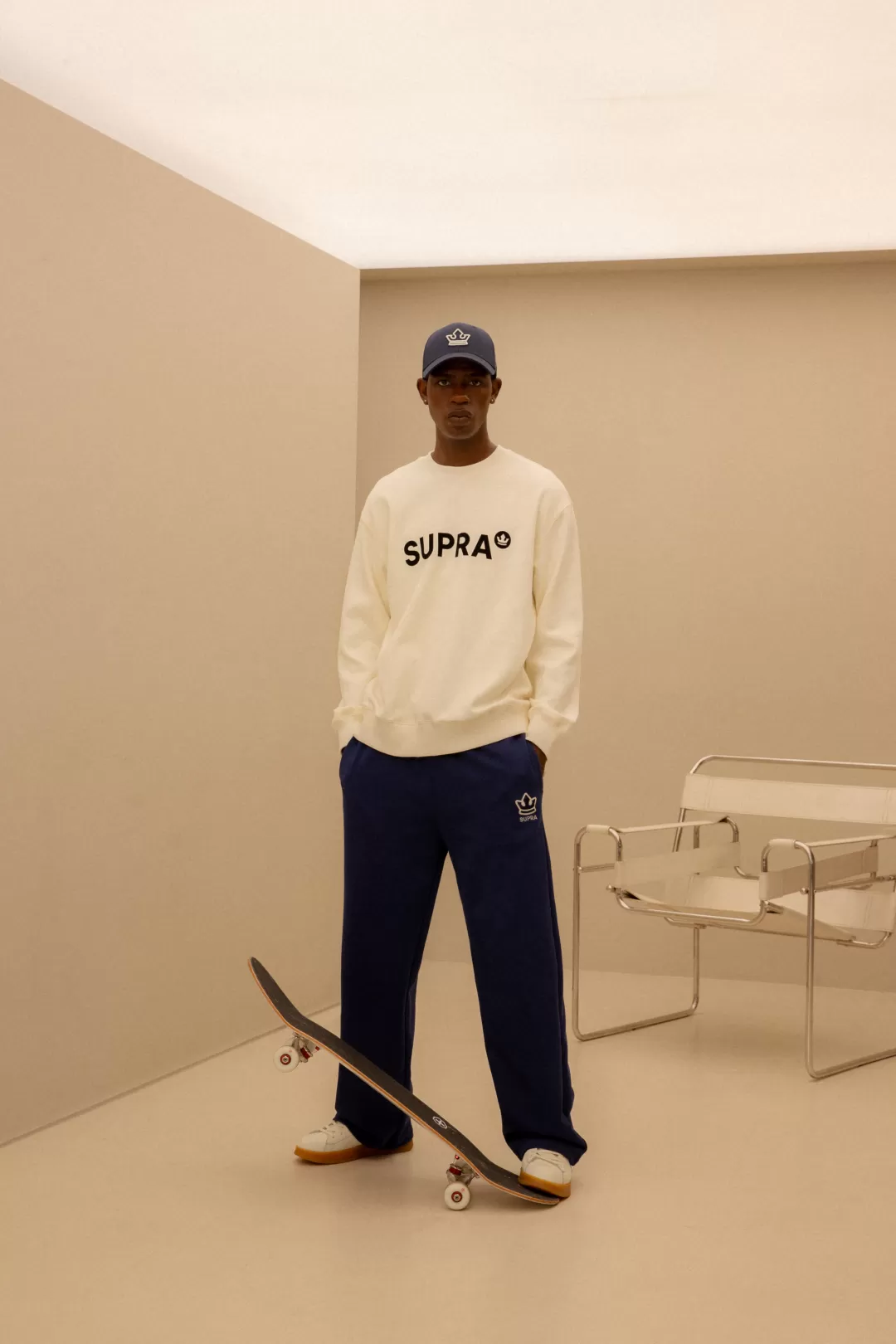 VARSITY STRUCTURED CROWN LOGO CAP^Supra Hot